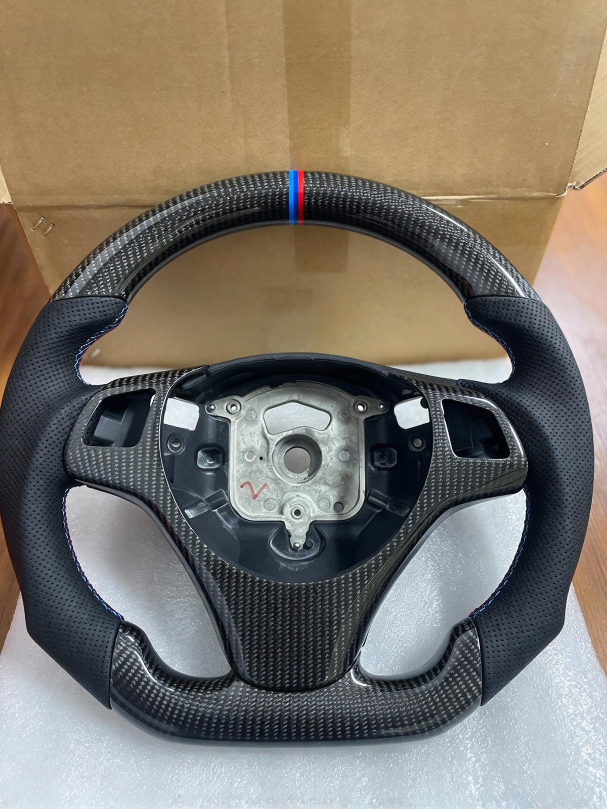 Real Carbon Fiber Steering Wheel for BMW E90 E92 E93 M3 328i 335i 135i W/Cover