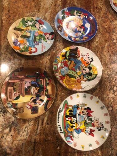 5 - DISNEY Christmas plates 9" - 1990,1991,1992,1993,1994