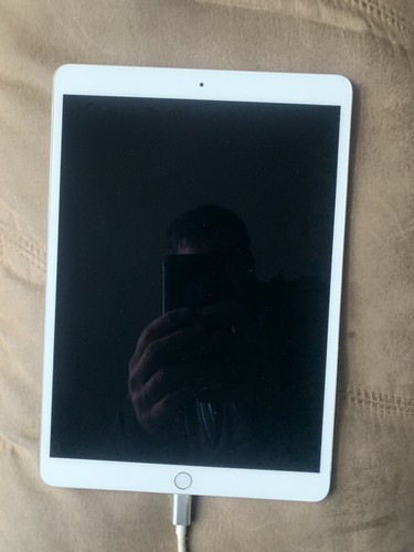 Apple iPad Pro 10.5 Wi-Fi | 64GB 256GB 512GB I Gray Silver Apple iPad Pro 10.5 Wi-Fi | 64GB 256GB 512GB I Gray Silver