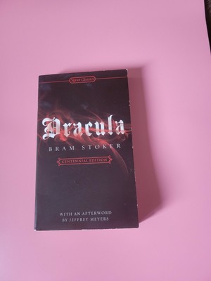 DRACULA BY BRAM STOKER, ENGLISH ,PAPER BACK 