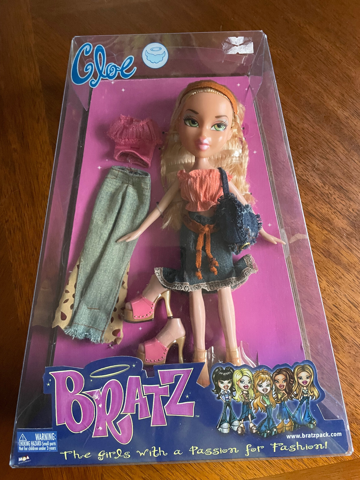 2002 Bratz Strut It Fashion Collection Cloe Doll in Box IN