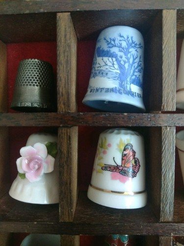 VTG LOT OF 20 THIMBLES 1 SILVER 5 METALS 14 GLASS FLORALS STATES BIRDS BUTTERFLY