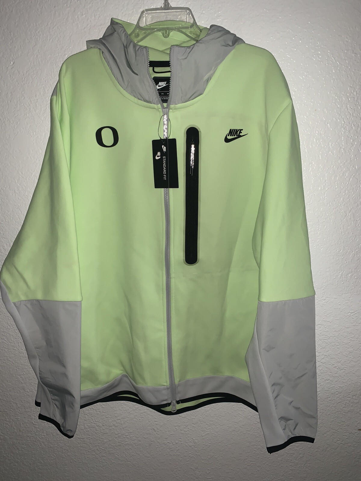 NWT MENS XXL 2X NIKE TECH FLEECE OREGON DUCKS TEAM ISSUED NWT MENS XXL 2X NIKE TECH FLEECE OREGON DUCKS TEAM ISSUED