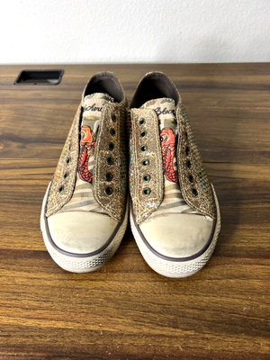 Sketchers with shop glitter