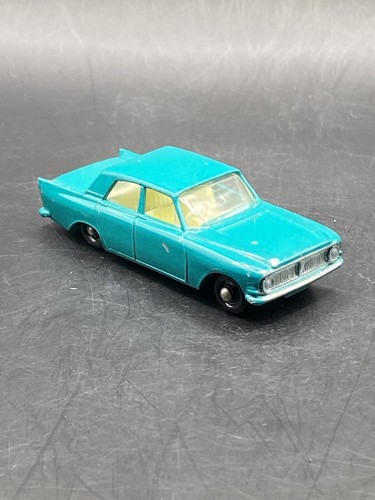 Vintage Matchbox Lesney - Ford Zephyr 6 #33 - Turquoise Blue