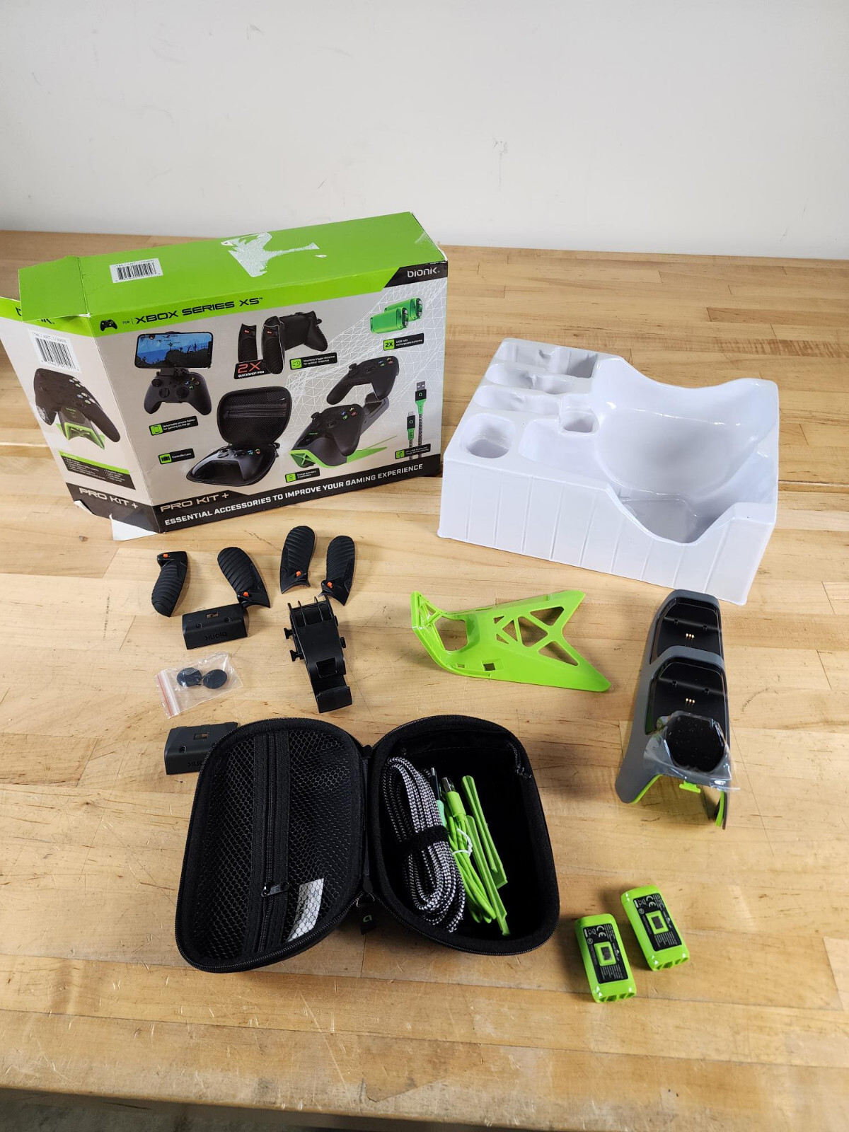 Bionik Xbox Series X/S Pro Kit + 2x Quickshot Pro 1100 mAh Batteries Station