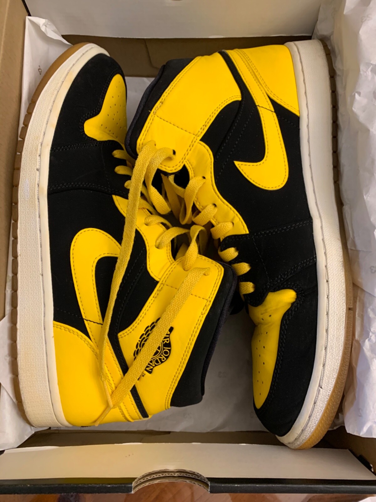 aj 1 mid new love