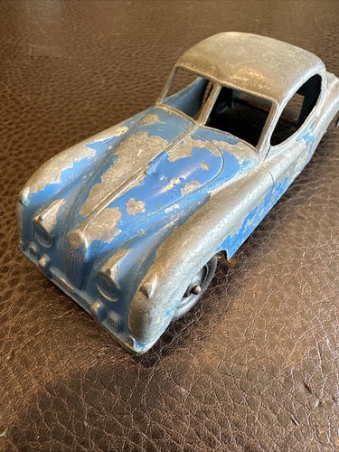 Vintage Tootsie Toy Chicago 24 USA Jaguar XK 140