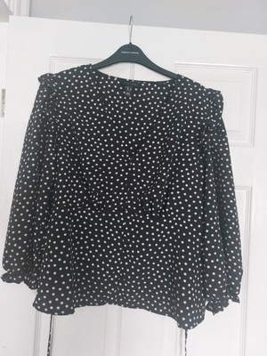 NEW WITHOUT TAG NEWLOOK PRETTY TOP SIZE 18 (Will b listing lots)