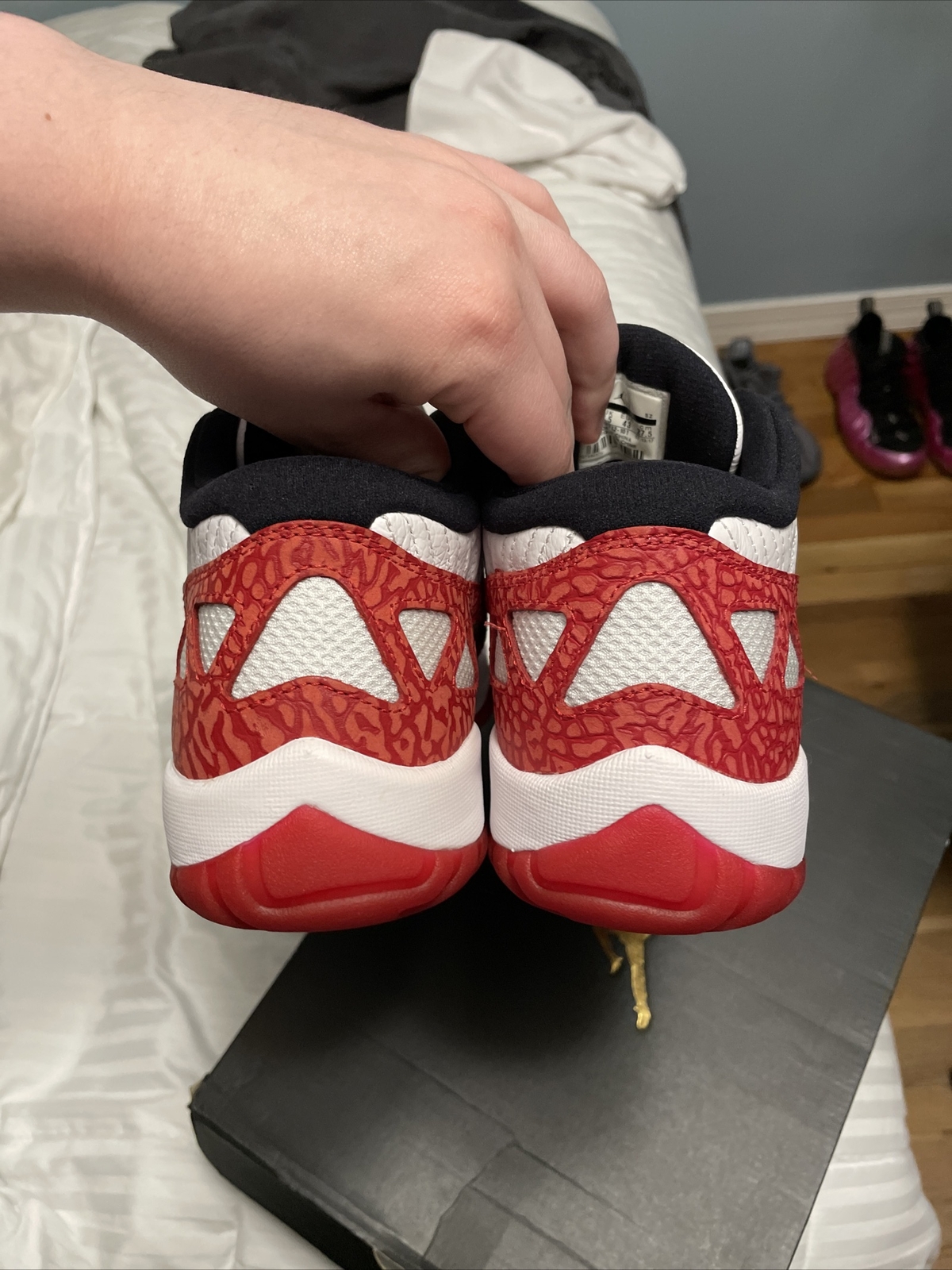 aj 11 low gym red
