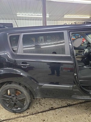 Used Right Rear Door fits: 2011 Kia Soul electric raised outer handle pull priva