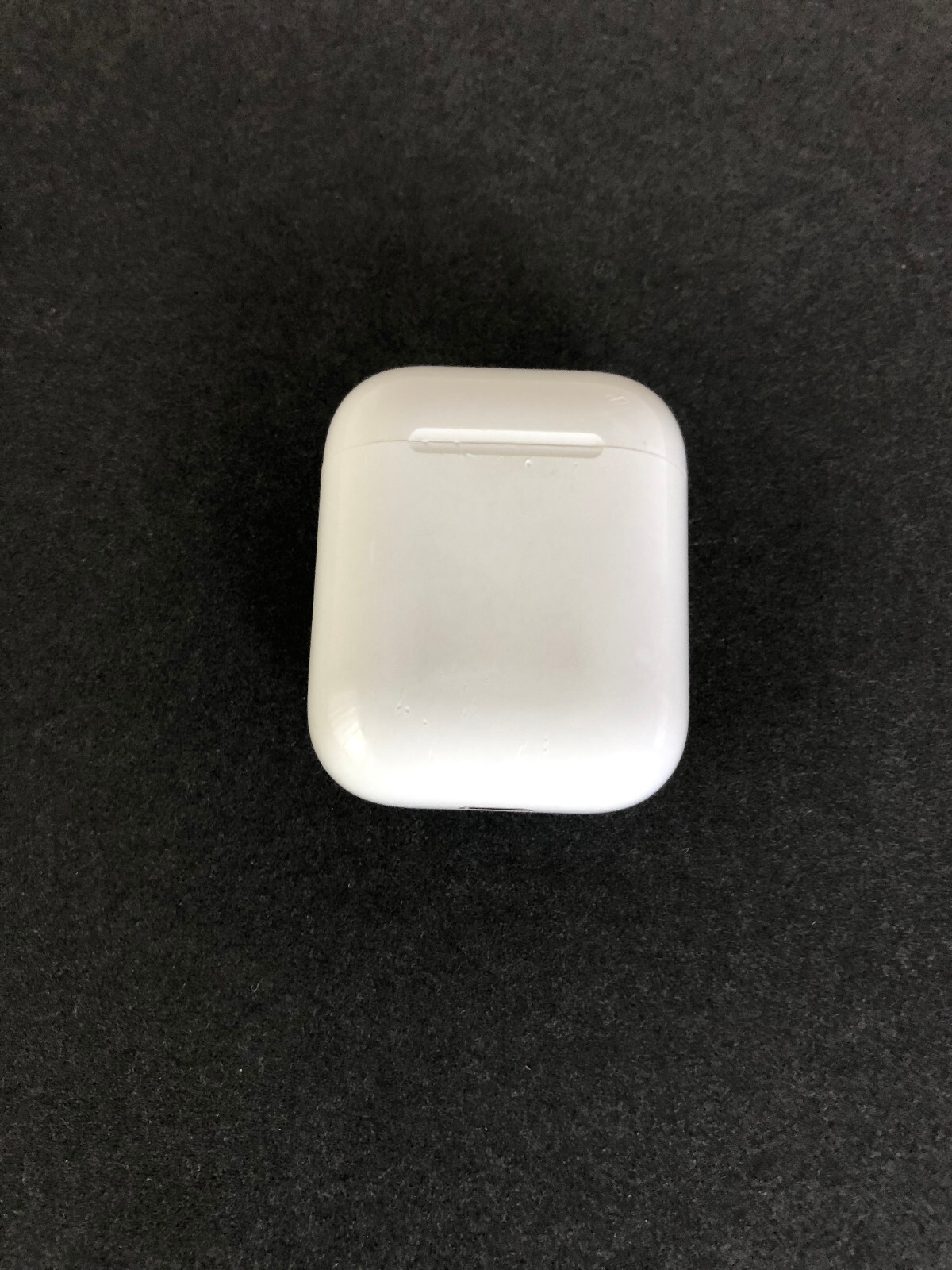 APPLE AirPods with Charging Case (第1世代) Amazon.co.jp: 【整備済み品】 Apple AirPods with Charging