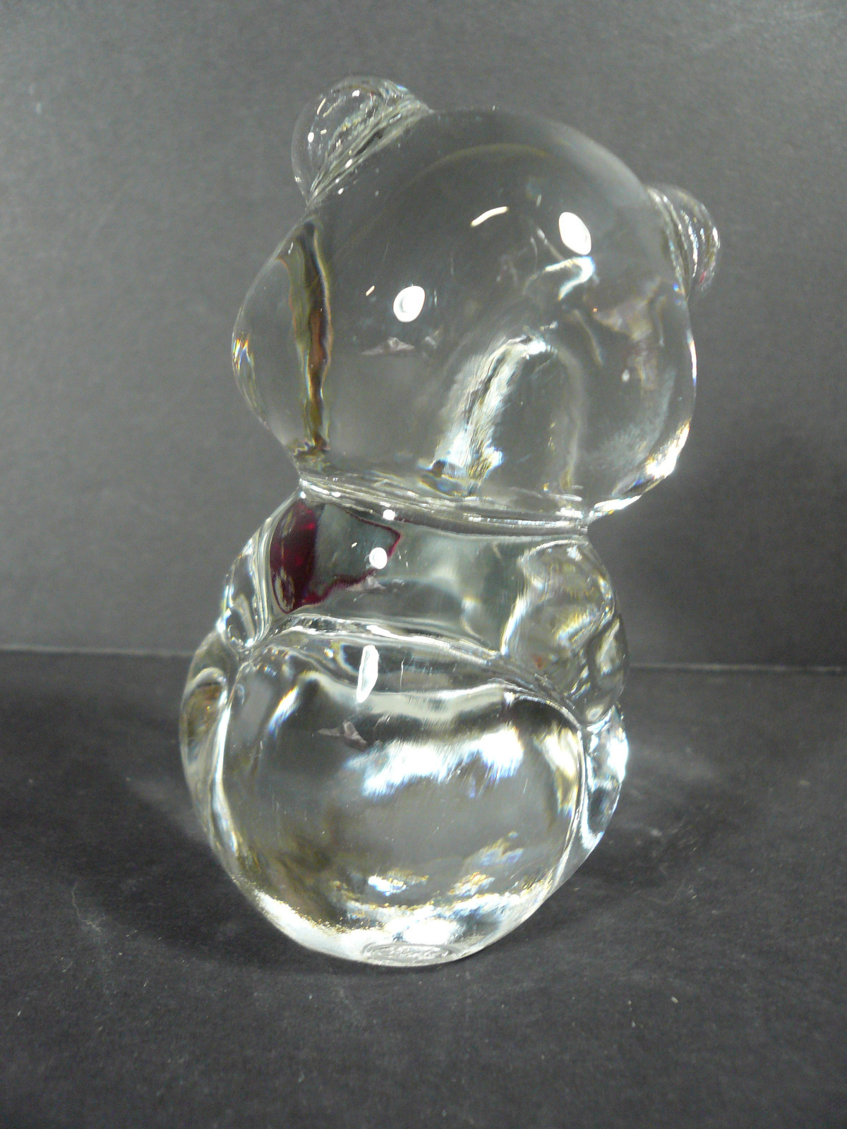 FENTON GLASS JANUARY BIRTHDAY BEAR FIGURINE WITH RED GARNET HEART