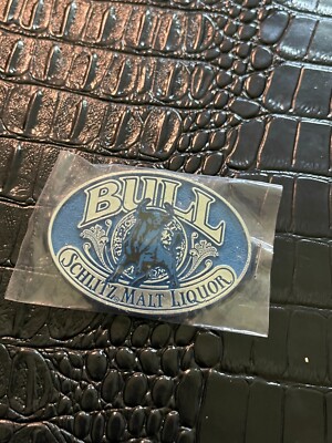 VINTAGE nos figural PINBACK BUTTON #136 SCHLITZ BEER MALT LIQUOR BULL