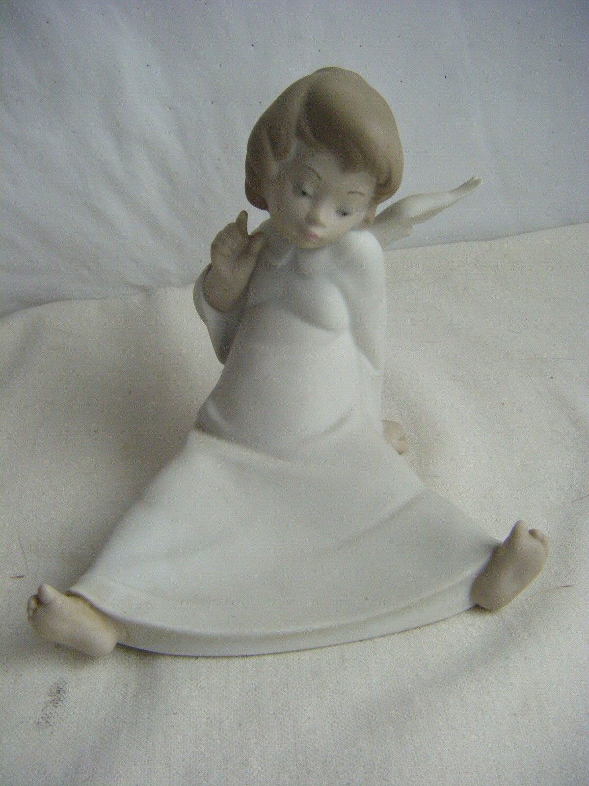 LLADRO FIGURINE TITLED LLADRO FIGURINE TITLED