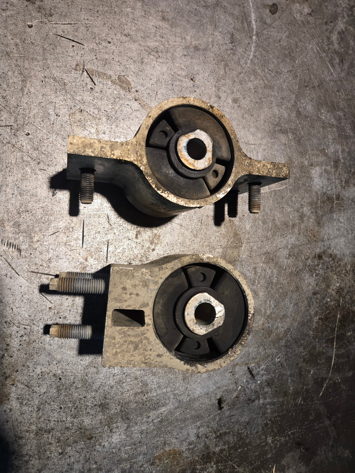 Ford HC3Z-6038-F HC3Z-6038-C - Mount - 2017-2022 F350 6.7L POWERSTROKE - Picture 1 of 6