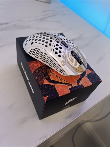 Finalmouse Starlight-12 Zeus Wireless Mouse - Medium (King Finalmouse Starlight-12 Zeus Wireless Mouse - Medium (King