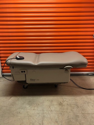 Midmark Ritter 222 Power Exam Table With Foot Control
