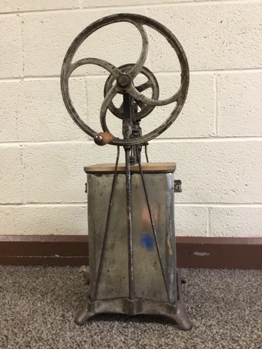 VINTAGE DAZEY CHURN MFG METAL BUTTER CHURN PAT DEC 18 1817 NICE SHAPE