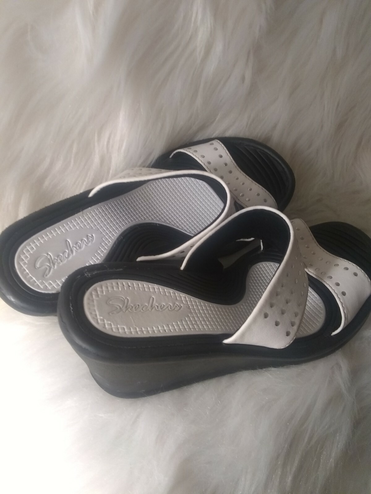 Skechers womens Slip On size 7 white womens shoes