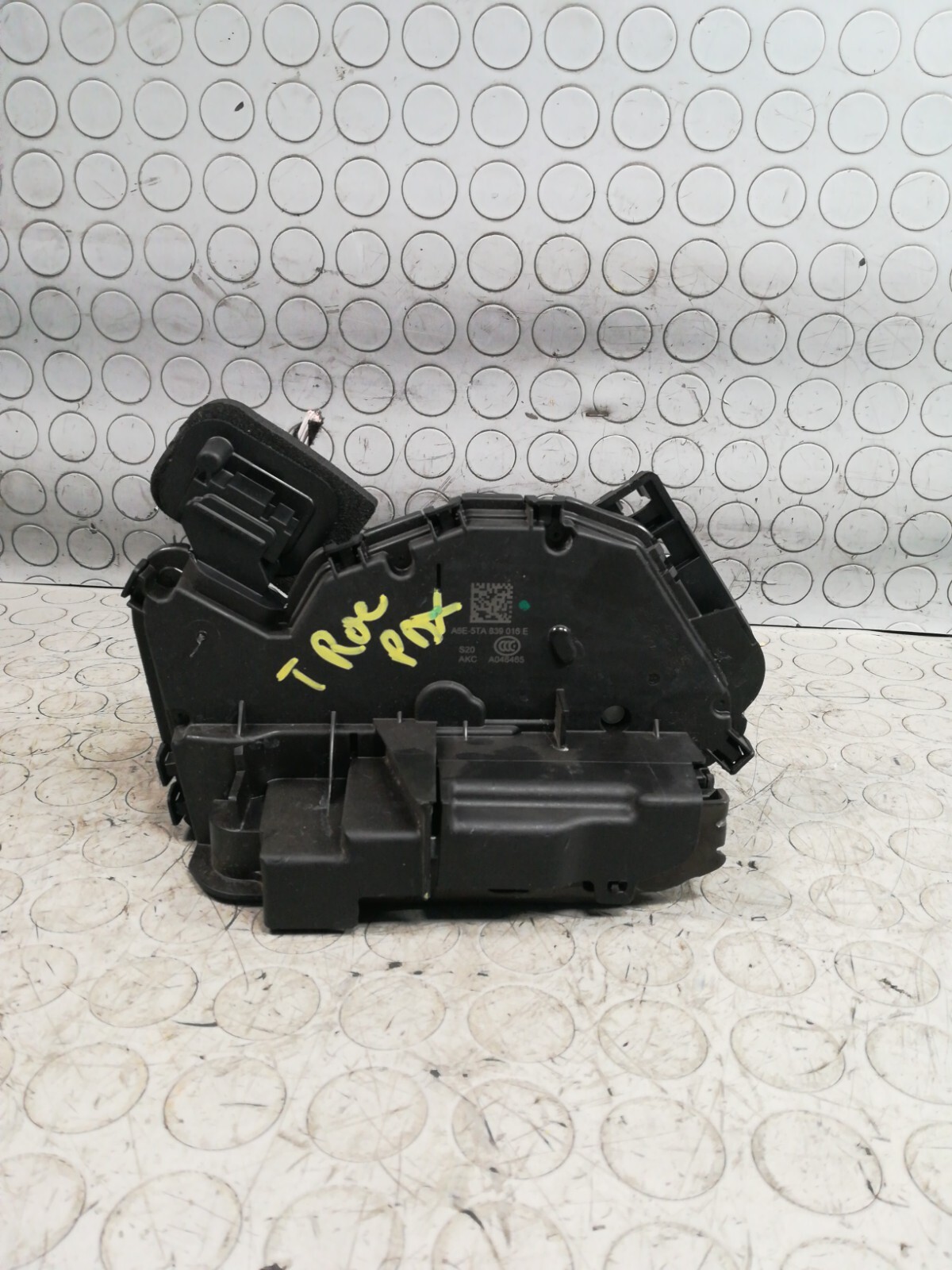 serratura posteriore destra VOLKSWAGEN T-ROC A6E-5TA839016E