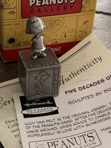 Hallmark Snoopy in flower フィギュア Jim Shore Peanuts Snoopy and Woodstock With Flowers Figurine