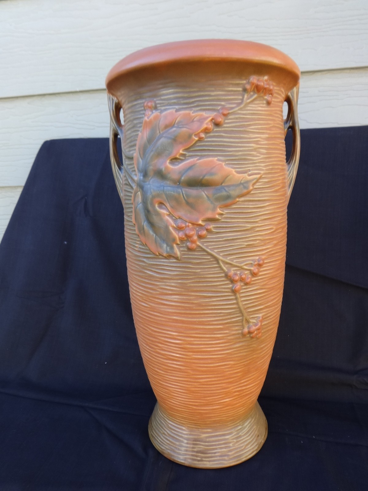 Roseville Pottery Brown Bushberry Umbrella Stand 779-20