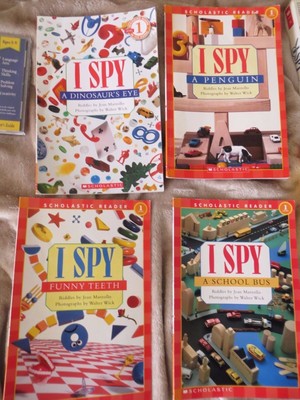 5 I SPY books early reader +4 VHS video tapes Runaway robot, Mumble Mystery game
