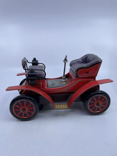 Vintage 1901 MODEL CAR BATTERY OPERATED TIN TOY JAPAN Litho Metal