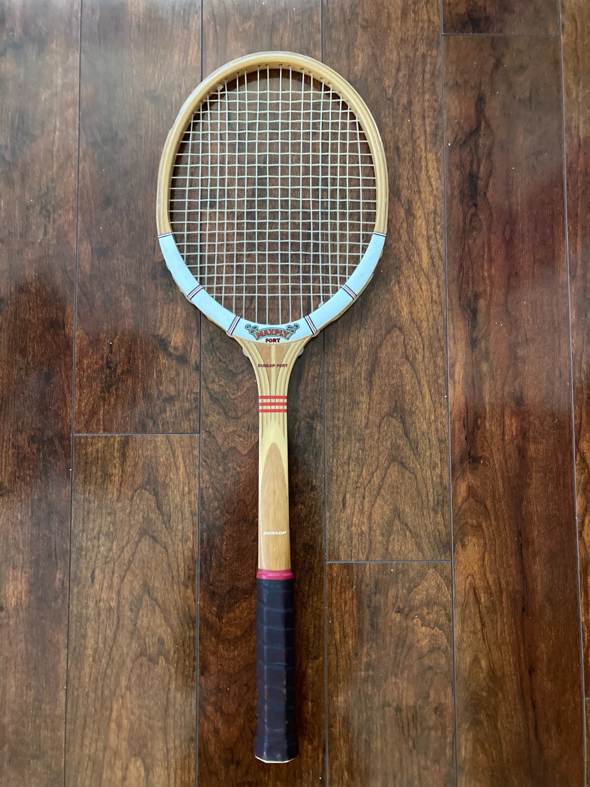 VINTAGE DUNLOP MAXPLY FORT WOODEN TENNIS RACQUET, MEDIUM 4 5