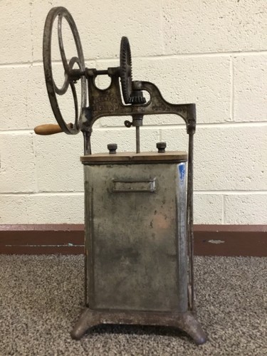 VINTAGE DAZEY CHURN MFG METAL BUTTER CHURN PAT DEC 18 1817 NICE SHAPE