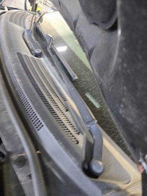Used Left Wiper Arm fits: FORD EDGE 11 12 13 14