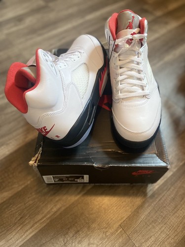 Air Jordan 5 レッド　(26cm) Nike Air Jordan 5 Retro Raging Bull Red (2021) Size 10.5