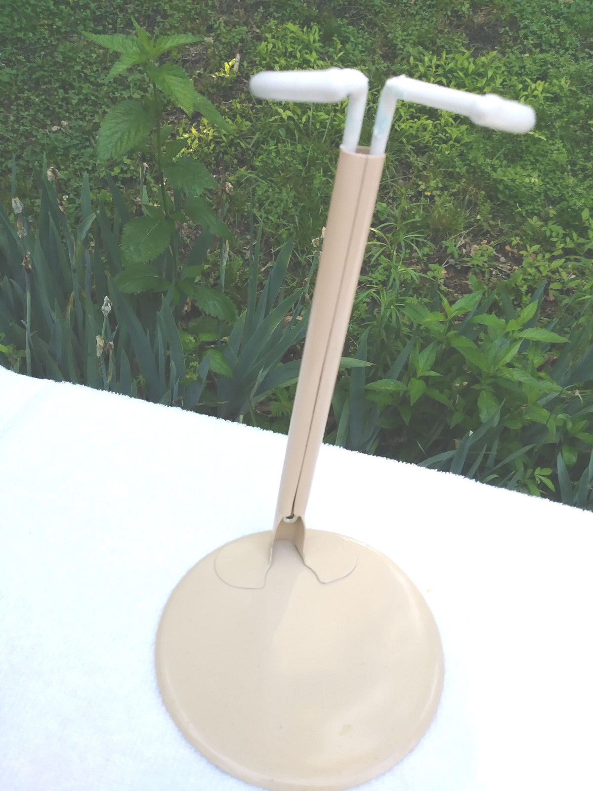 Doll Stand Tan Metal Adjustable from 7 1/2- 13