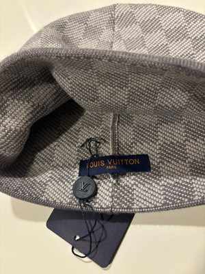 New Louis Vuitton Petit Damier Beanie Grey One-size Authentic.