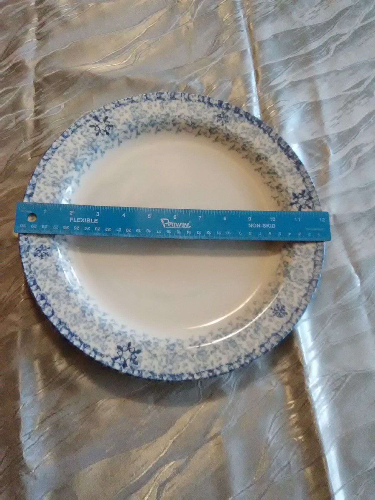 Henn Pottery Blue Spongeware sponged snowflake charger plate never used
