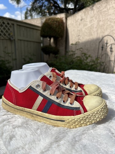 Sneakers Red &white Canvas Mens Size 5.5
