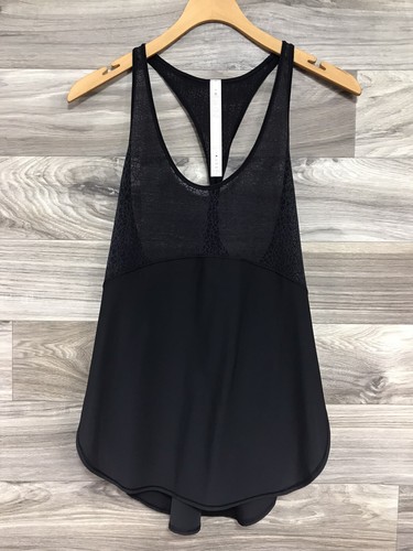 ブラ付き★ ルルレモン★ ＊Twist Around 2-in-1 Tank＊ Lululemon Twist Around 2-in-1 Tank - Iced Iris / Iced Iris