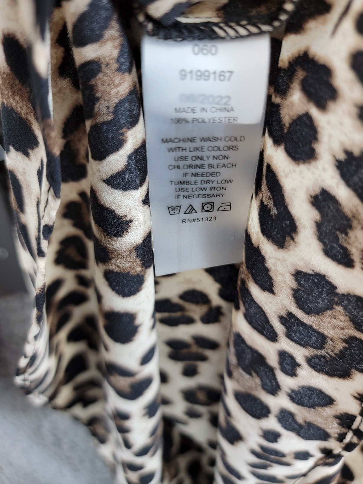 Vince Camuto Leopard Print V-Neck Top Women's S Rich Black Multi 3/4 Sleeve - Picture 14 of 16