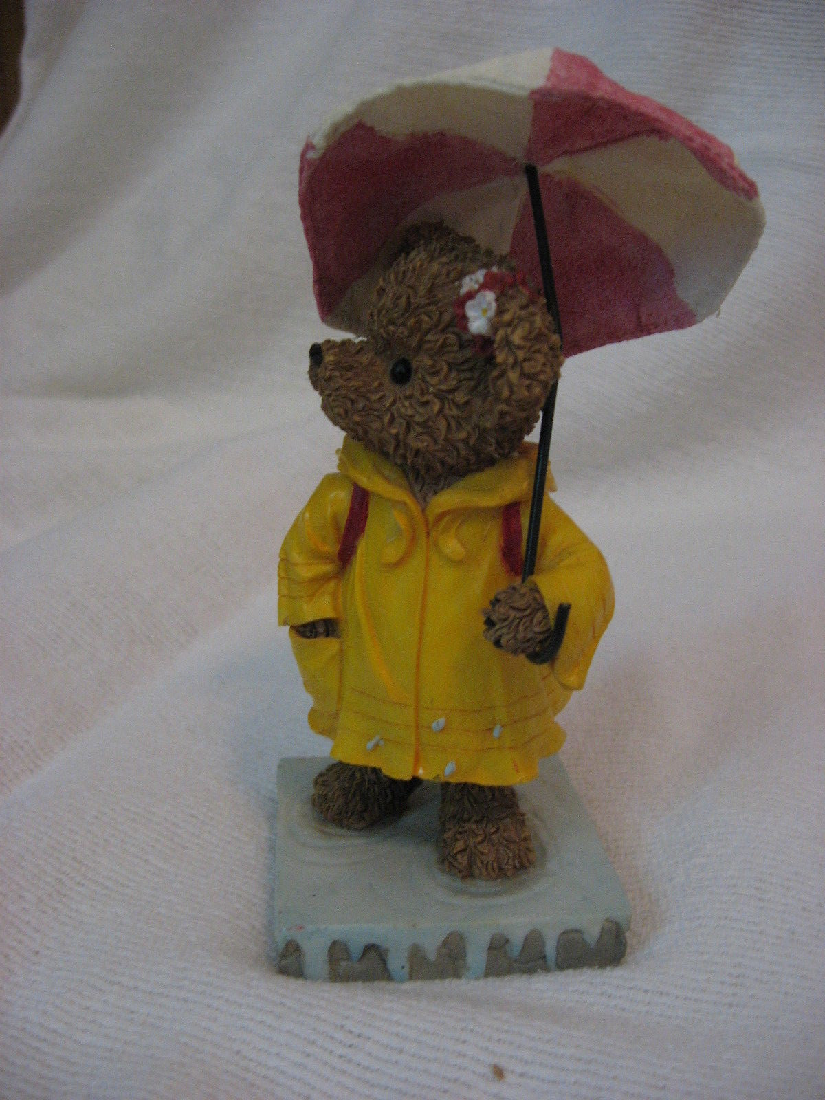 GREAT KUDDLES KORNER FIGURINE APRIL  11832