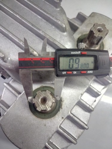 V-HOLD #(VH-M623A)6-head 4-SIDED Moulder WOOD FEED GEAR BOX (45 TO 1 RATIO)