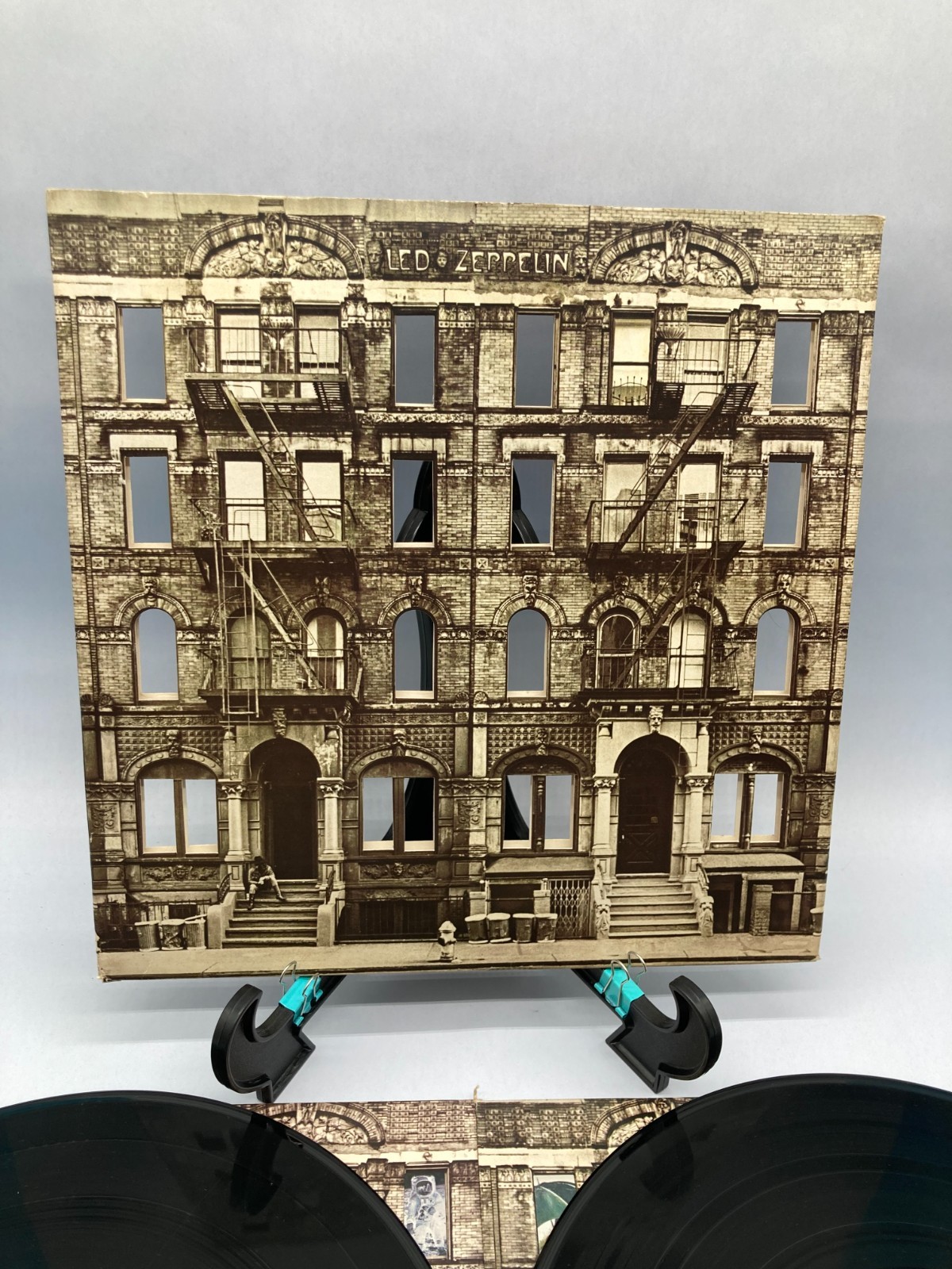 洋楽 Led Zeppelin Physical Graffiti (1975) Led Zeppelin Physical Graffiti (1975) | Classic Rock Review