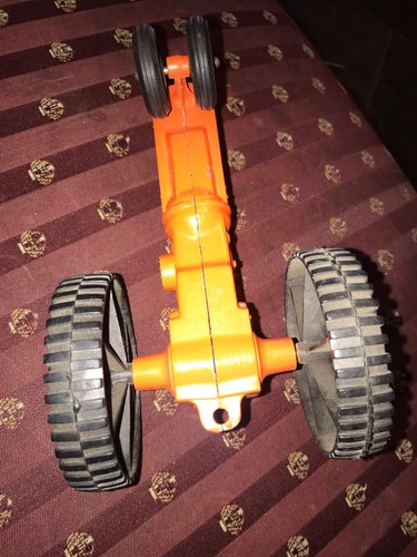 VINTAGE DIE-CAST HUBLEY JR FARM TRACTOR