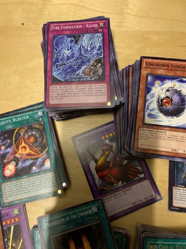 Konami Yu-Gi-Uh! 750 Cards Lot Including Shrink first edition 1996