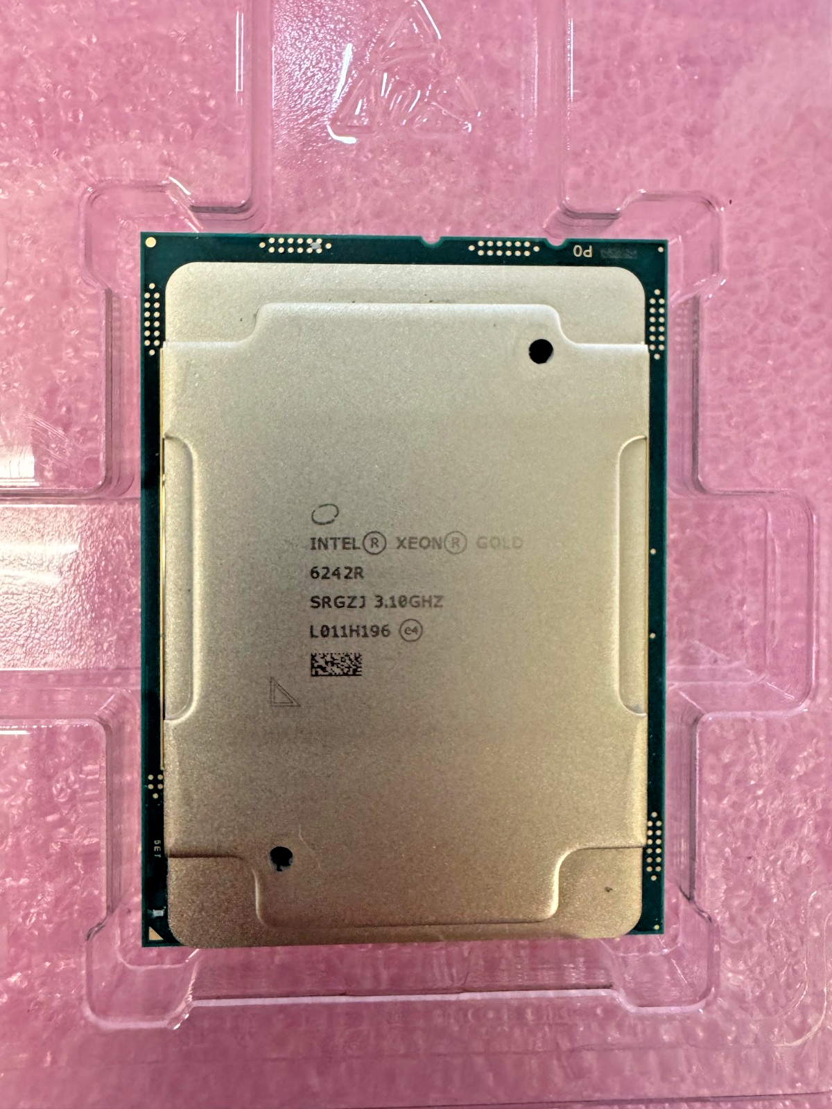 Intel Xeon Gold 6242R CPU ✖️2 Intel Xeon Gold 6242R 3.1GHz up to 4.1GHz 35.75MB 20-Core