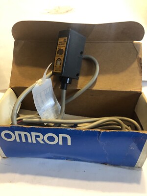 New Omron E3S-DS10E4 Diffuse Reflective Photoelectric Sensor, 100mm, Pre-Wired