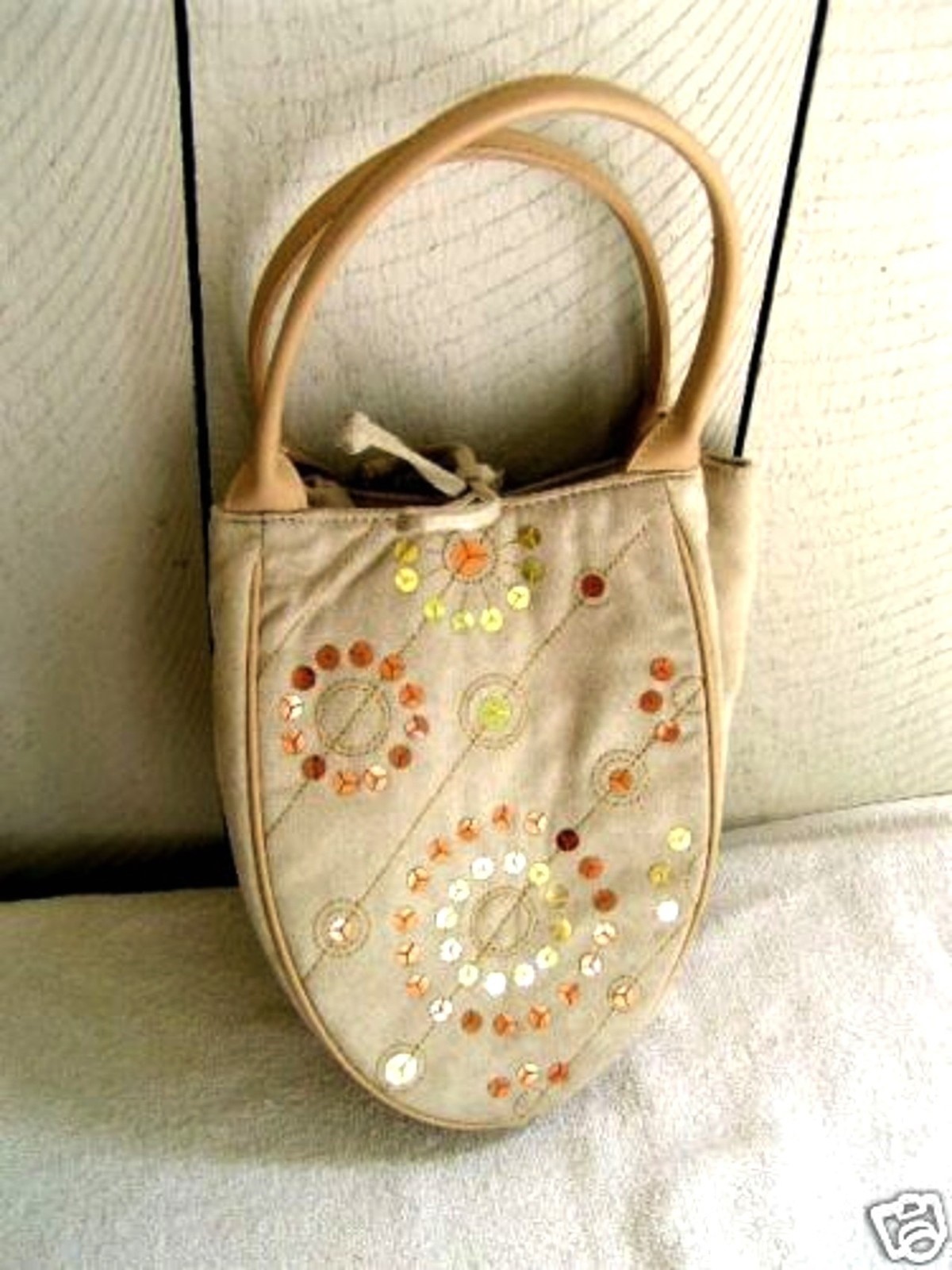 Exquisite Ruffled Porcelain Face Mask