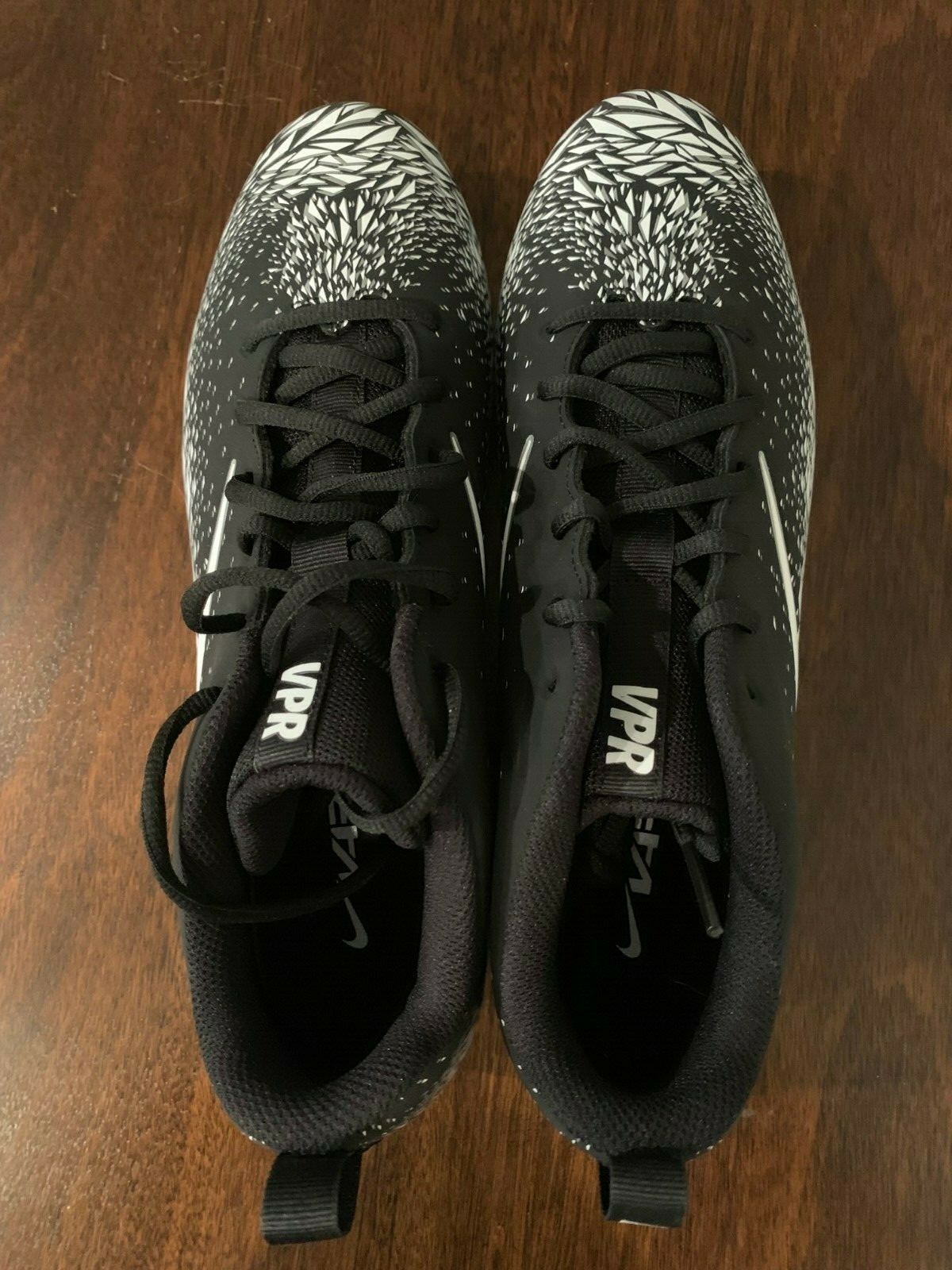 Nike Varsity Low TD Mens 11.5 Football Cleats Black White Silver NWOB 880319-010