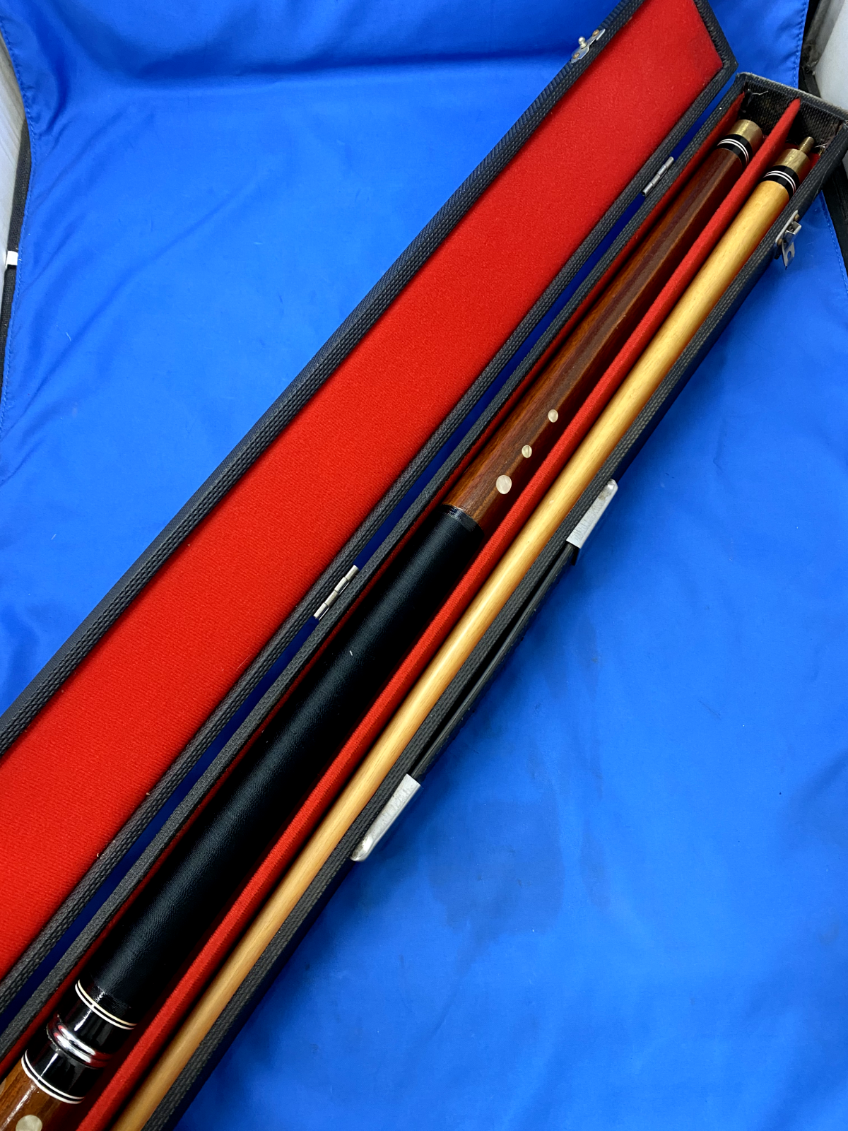 BRUNSWICK 21oz. 2-PIECE POOL CUE