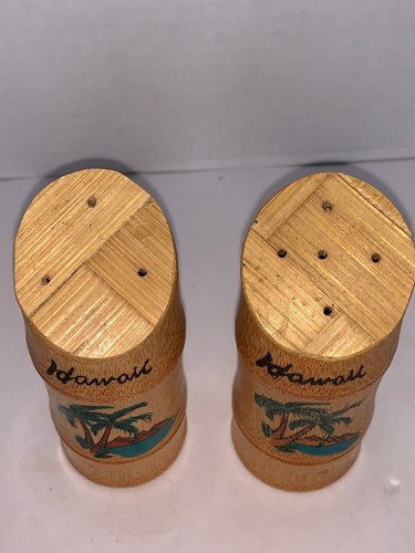 vintage souvenir wooden hawaii salt & pepper 4”